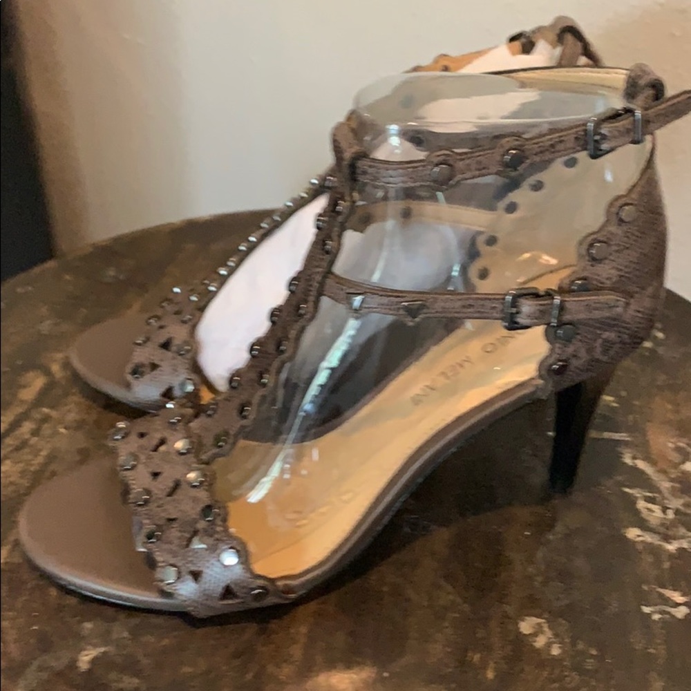 Antonio Melani Haleigh heel